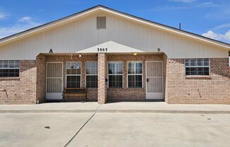 2 beds, 1 bath, 944 sqft, $1,050, Unit Unit B
