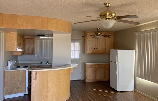 2 beds, 1 bath, 700 sqft, $1,100, Unit Unit 2