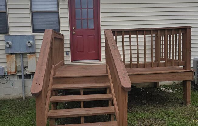 2 BR DUPLEX in Colonial Heights