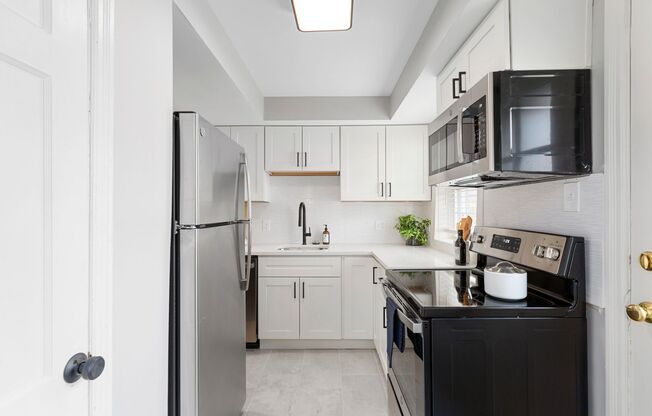 2 beds, 1 bath, 800 sqft, $1,950, Unit 824 N Mcknight