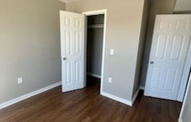 3 beds, 2 baths, $1,200