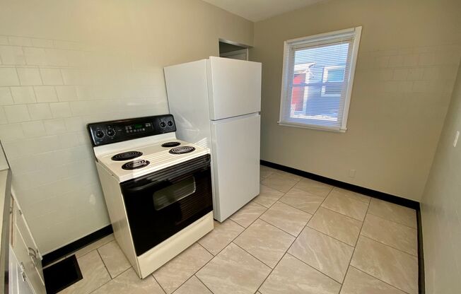 2 beds, 1 bath, $1,095