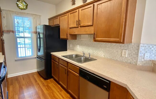 Walk to the beach! 3 bedroom/2 bath condo with large screened-in outdoor space!!