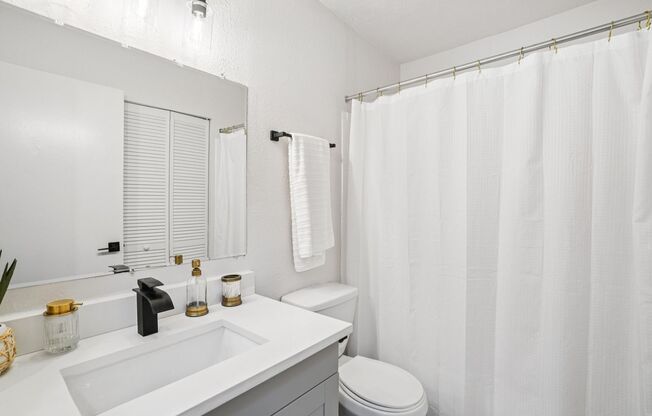 3 beds, 2 baths, 1,275 sqft, $1,749, Unit 12G