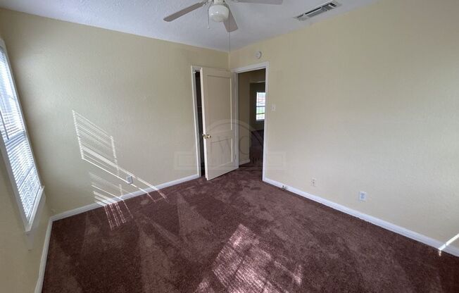 2 beds, 1 bath, $995