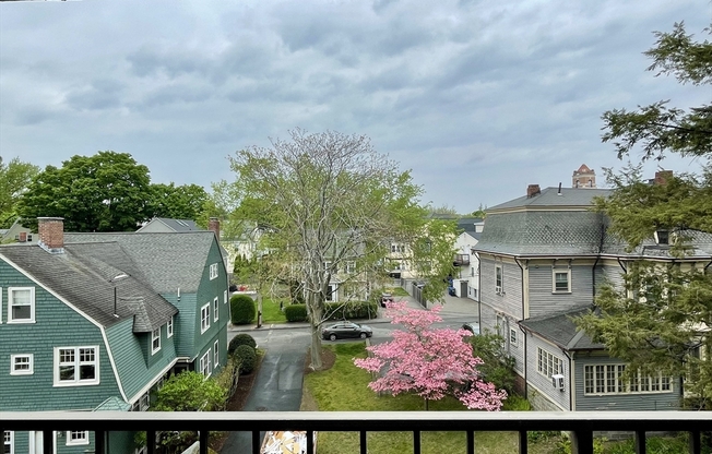 382 MASSACHUSETTS AVE