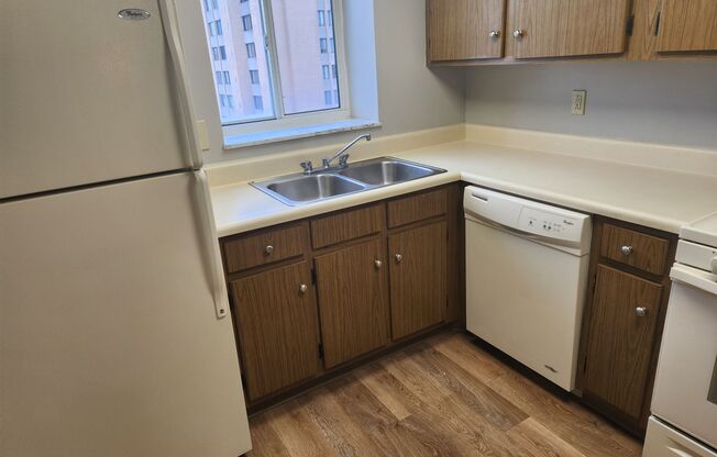 1 bed, 1 bath, 832 sqft, $1,120, Unit WG2-607