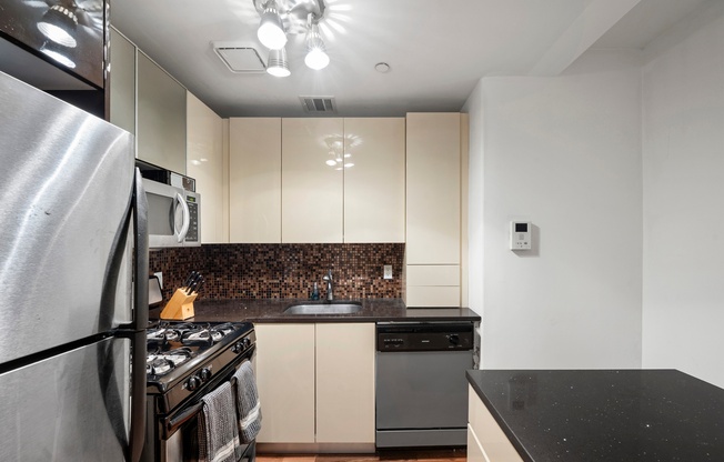 868 METROPOLITAN AVE