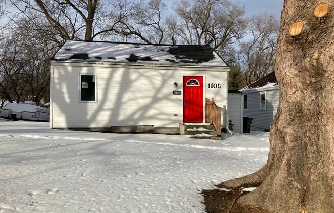 Remodeled 2 Bedroom 1 Bathroom Home- Located on the Southside