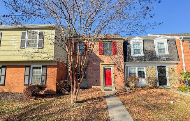 Relaxing 3 Bed 2 Bath Brick Townhome With Fenced Yard In Beautiful Franconia Commons