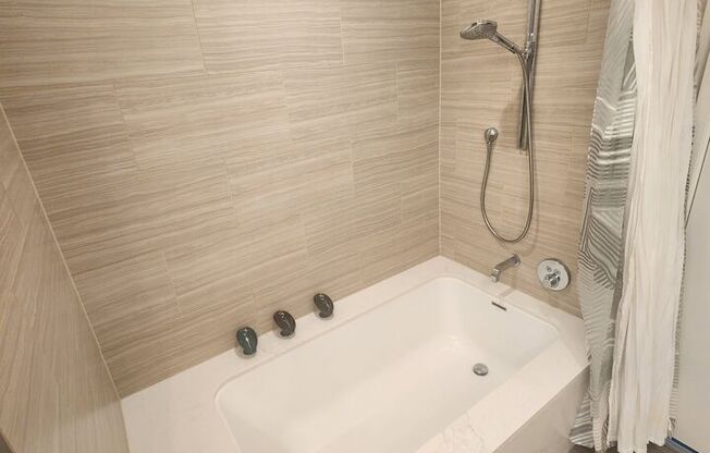 1 bed, 1 bath, 823 sqft, $3,700, Unit 4102