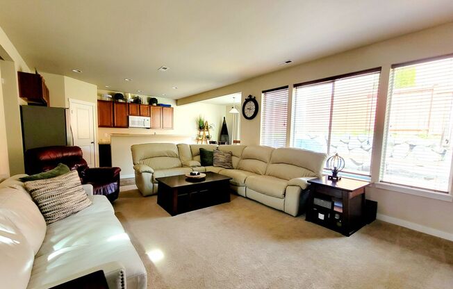 Bright, Spacious 4 bedroom in Poulsbo