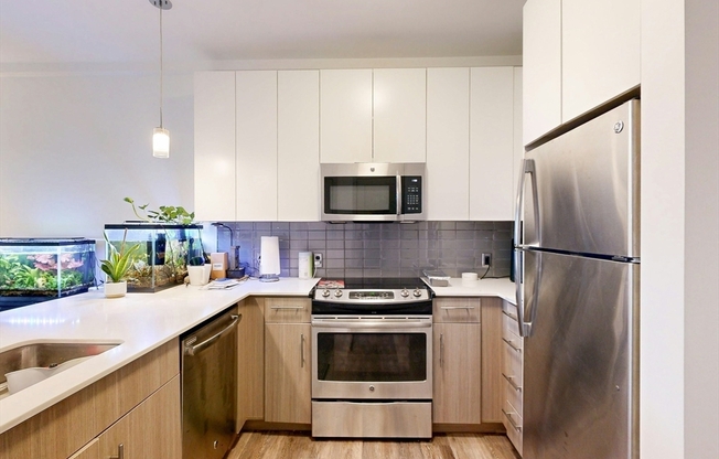 1 bed, 1 bath, 784 sqft, $3,050, Unit 321