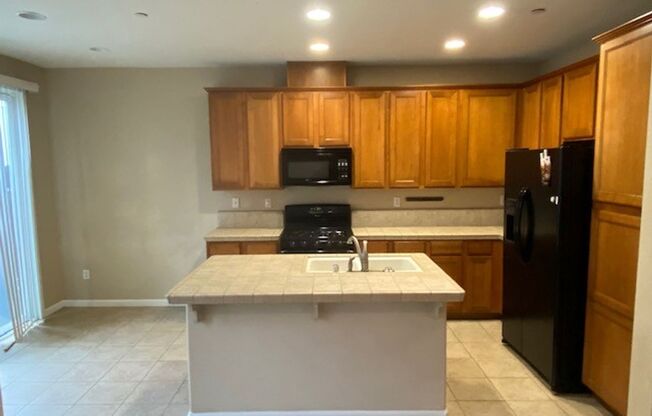 Condo with access to clubhouse and internet service included!