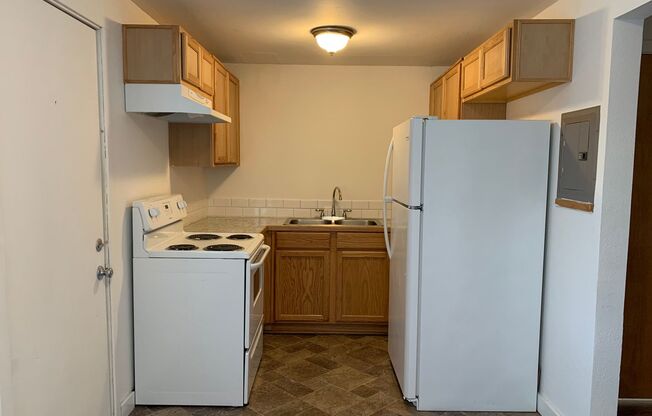 2 beds, 1 bath, 825 sqft, $1,350, Unit P2442