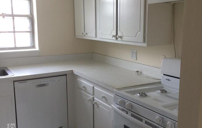 190 Lake Shore Rd # 4O