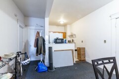 4 beds, 1 bath, $4,000, Unit 27