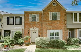 3 BD / 2.5 BR Townhome in Memorial Club community!
