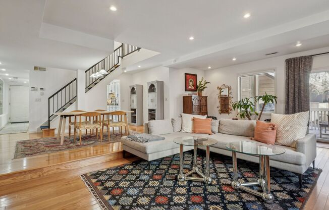 GORGEOUS BRICK TOWNHOME 2BD/3BA+LOFT- CHERRY CREEK, CO AVAILABLE 7/18!