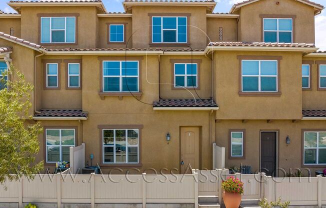 Gorgeous 4 Bed/4 Bath Townhouse In The Heart of Chula Vista!