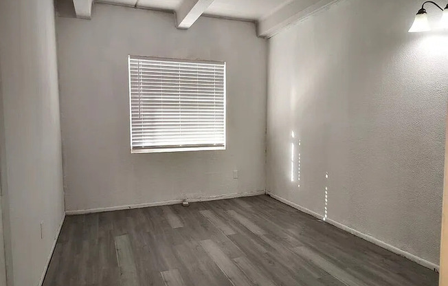 5261 Alhambra Dr