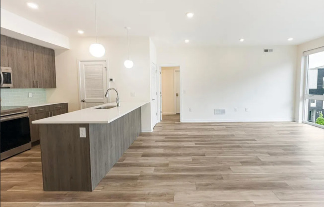 1 bed, 1 bath, 650 sqft, $1,595, Unit 408 E