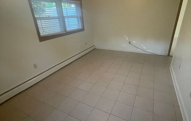 2 beds, 1 bath, 903 sqft, $1,110, Unit D-6