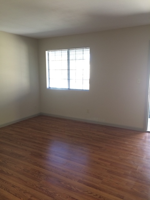 1 bed, 1 bath, 615 sqft, $800, Unit D10