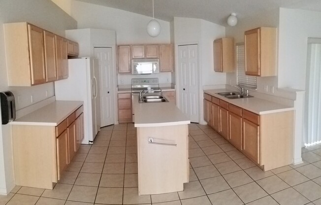 3 beds, 2 baths, $1,895