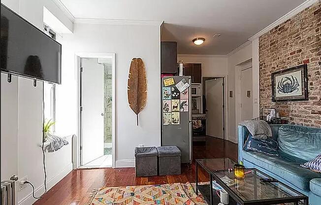 3 beds, 1 bath, $4,300, Unit 54