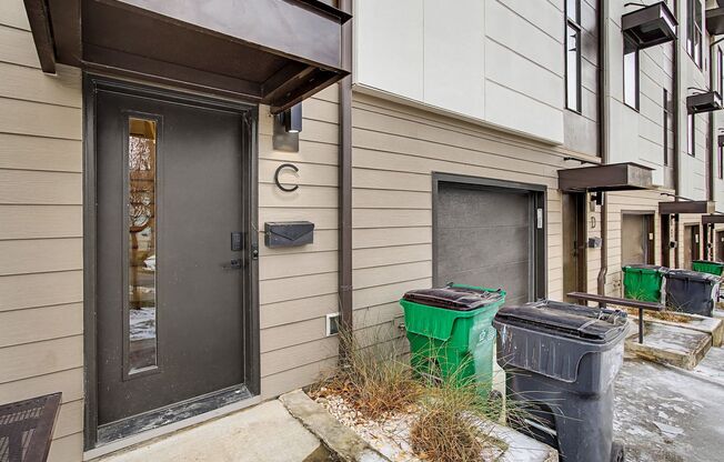 Luxury with contemporary style! This 3 bedroom 3.5 bath Condo in the East End Optimist Park Community of Charlotte is a gem!