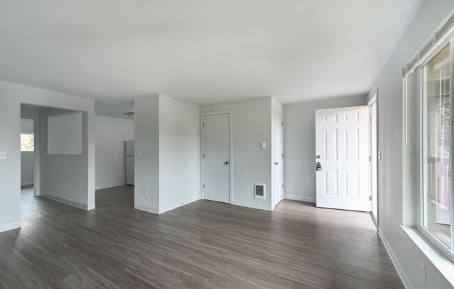 1 bed, 1 bath, 650 sqft, $1,300, Unit 12