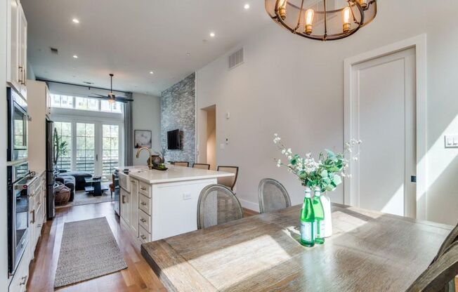 3 Bedroom Townhome in Uptown!