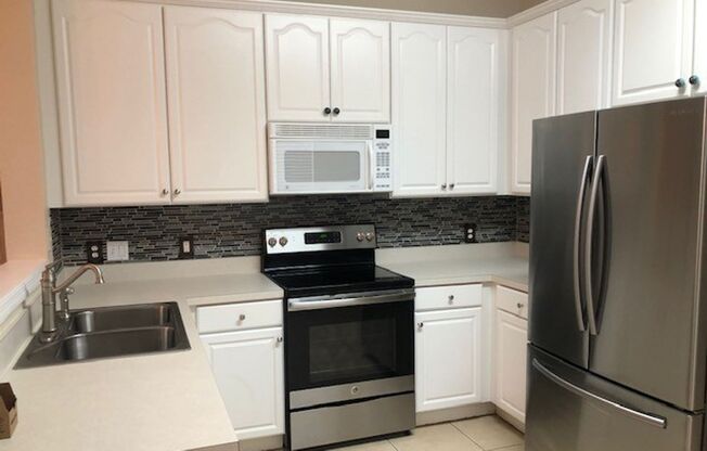 SUPER 3 BDRM TOWNHOUSE IN REGENCY OAKS!