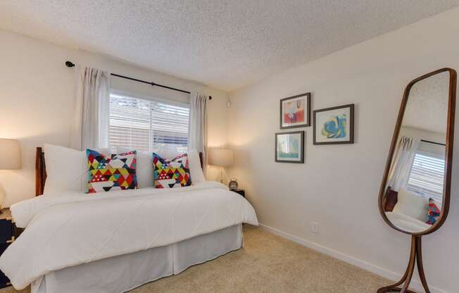 Guest Room at Canyon Terrace Apartments, Folsom