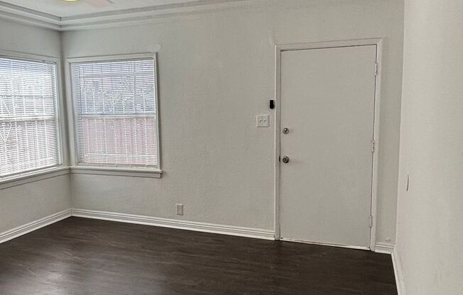 (2227 &amp; 2227 1/2) E 112th St