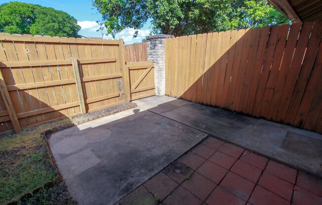 Charming 1-Bedroom, 1-Bath 4-Plex Unit Near Westgate & 290