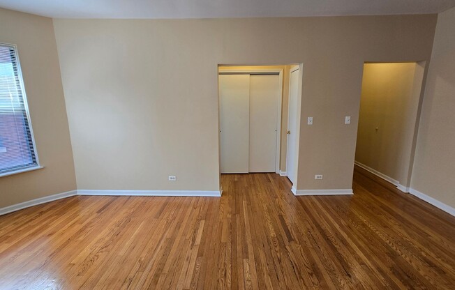 7726 North Marshfield