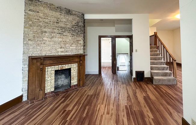 3 Bed / 1 Bath - 1,500 SF - Living Room