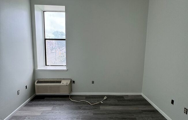 1 bed, 1 bath, 400 sqft, $895, Unit 12