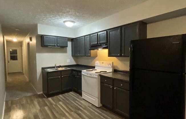 2 beds, 1 bath, $925, Unit 3806