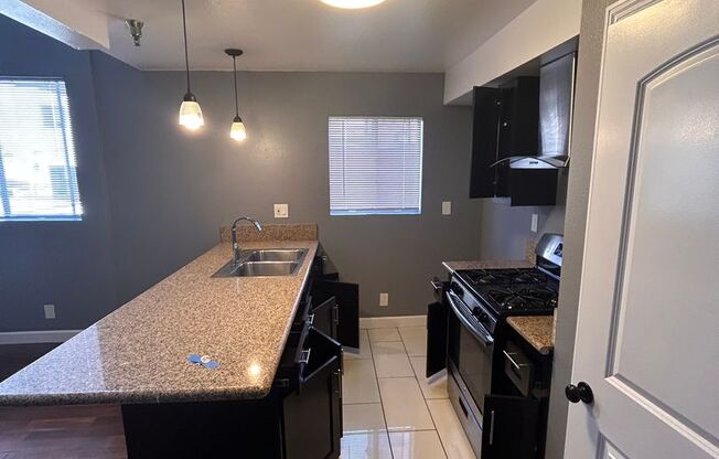 2 beds, 1 bath, $2,595