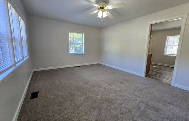 ***MOVE IN SPECIAL-DECEMBER RENT FREE***