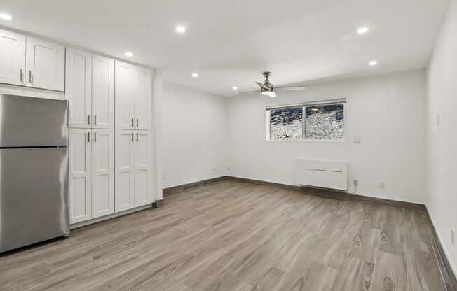 3 beds, 2 baths, 1,014 sqft, $3,115, Unit 38