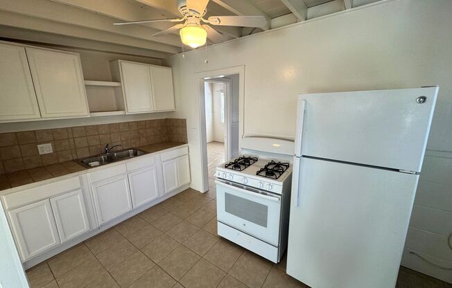 2 beds, 1 bath, $2,850