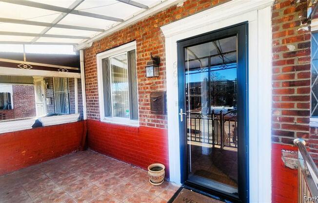 2 beds, 1 bath, 2,332 sqft, $3,000