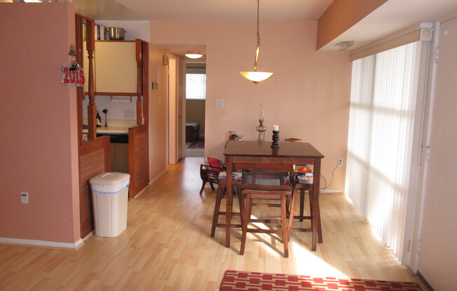 2 beds, 1 bath, $1,925, Unit Unit 102