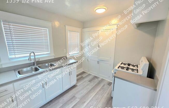 1559 1/2 PINE AVE