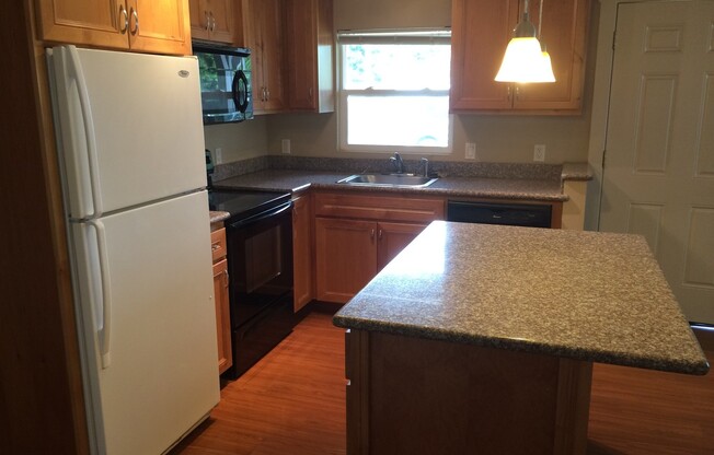 Updated and Bright 3 Bedroom 2 Bath Home in NE Portland (PDX/Columbia River)