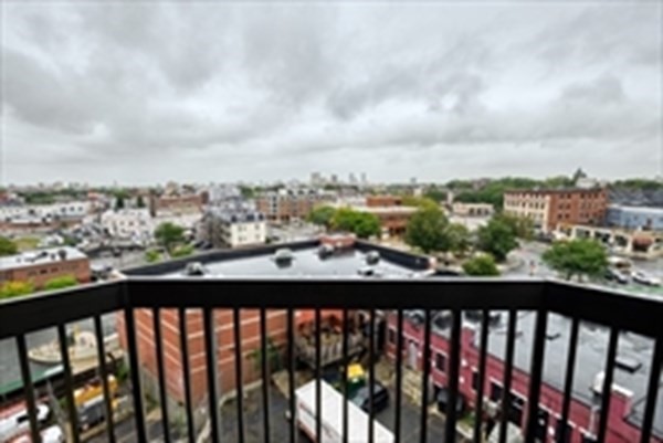 2 beds, 1.5 baths, 840 sqft, $2,900, Unit 604